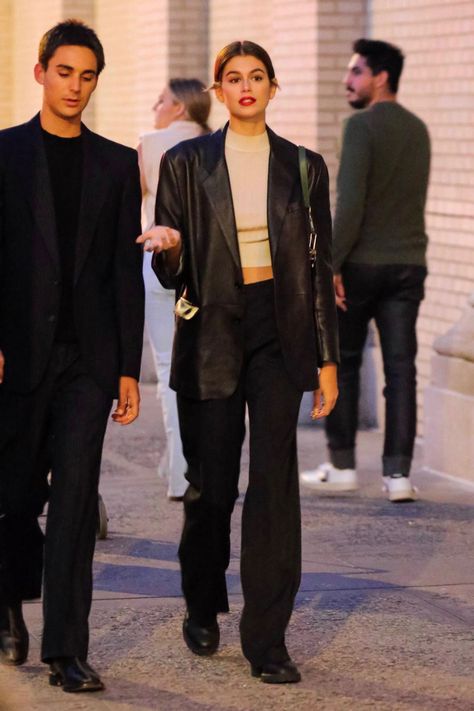 After Work Drinks Outfit Winter, Drinks Outfit Winter, Work Drinks Outfit, After Work Drinks Outfit, Street Drinks, Kaia Gerber Street Style, Drinks Outfit, Amalie Moosgaard, Drinks Outfits