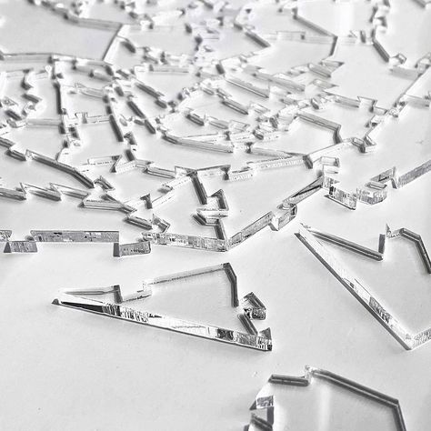 BROKEN GLASS PUZZLE #jigsawpuzzle #puzzle #jigsaw #puzzles #1000pieces #jigsawpuzzles #puzzlelover #christmas #puzzleaddict #hobby #puzzletime #500pieces #rompecabezas #1000piecepuzzle #fun Glass Puzzle, Puzzle Collection, Puzzle Jigsaw, Glass Transparent, Shattered Glass, Ink Blot, Broken Glass, Gadgets And Gizmos, Gadget Gifts