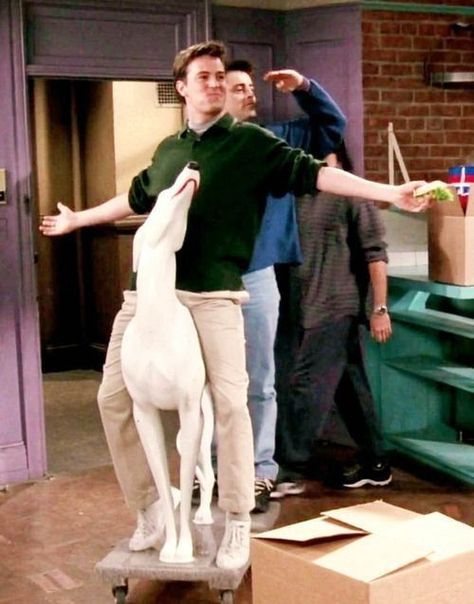 Chandler and Joey defined “Sore Winners.” | Community Post: 79 Ways "Friends" Were Our Friends Friends Background, Friends Leave, Foto Disney, Friends Scenes, Friends Episodes, Friends Poster, Ross Geller, Friends Cast, Friends Tv Series