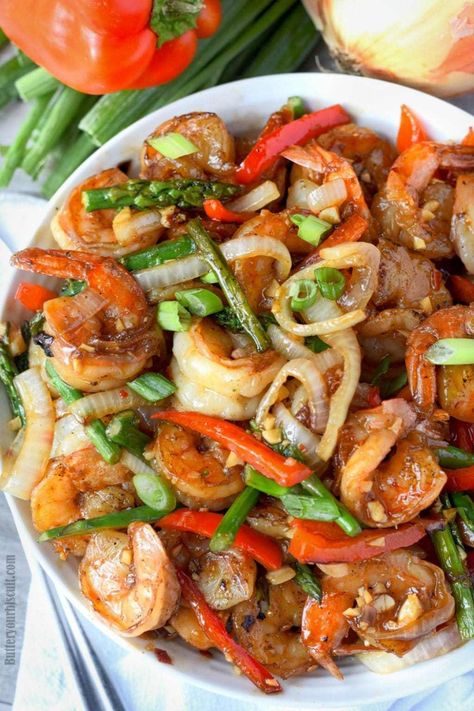 This Sweet Chili Shrimp Stir Fry Recipe is full of sauteed shrimp, onions, red peppers, and asparagus, tossed in a sweet and spicy sauce. The combination of flavors are fantastic and this quickly became a family favorite. Shrimp Stir Fry Recipe, Stir Fry Easy, Ways To Cook Shrimp, Stir Fry Shrimp Recipes, Sweet Chili Shrimp, Chili Shrimp, Shrimp And Vegetables, Shrimp Stir Fry, Sweet And Spicy Sauce