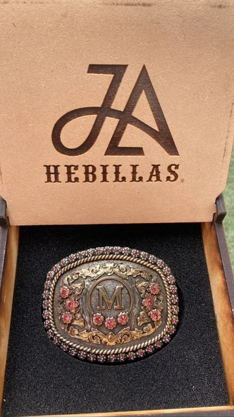 Quince Belt Buckles, Belt Buckle Ideas, Vaquera Belts, Cute Belt Buckles, Belt Buckles Cowgirl, Custom Belt Buckles, Cowgirl Belts, Cowgirl Style Outfits, Outfits For Mexico