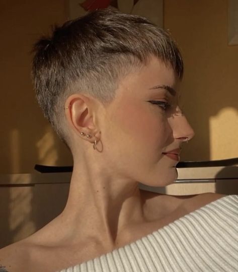 Trendy Pixie Haircut, Styling Braids, Fade Haircut Women, Hairstyles Wig, Short Pixie Hairstyles, Pixie Haircut Ideas, Chic Haircut, Hairstyles Straight, Stylish Short Hair