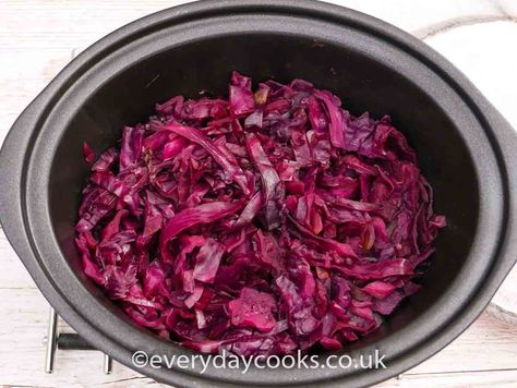 A quick and easy way to cook red cabbage - especially at Christmas. Prepare it the night before, chuck it in the slow cooker and switch on in the morning. Slow Cooker Red Cabbage, Cabbage Slow Cooker, Cooked Red Cabbage, Healthy Cabbage Soup, Red Cabbage Recipes, Braised Red Cabbage, Braised Cabbage, Xmas Food, Cabbage Recipes