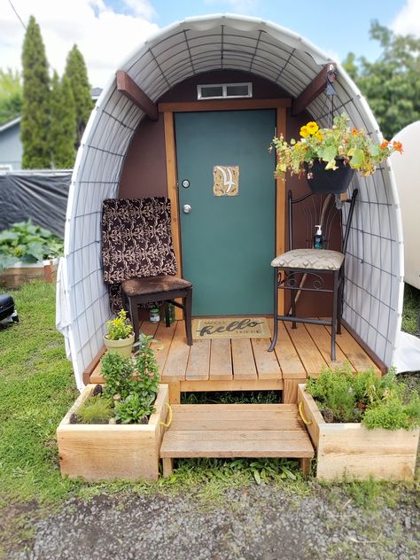 Community's Conestoga Huts Offer Bridge From Homelessness To A New Life. – InspireMore People On The Street, Shed Tiny House, Alternative Housing, Tiny House Camper, Camping Pod, Housing Ideas, Diy Tiny House, Camping Inspiration, Emergency Shelter