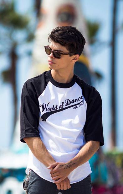 Ian Eastwood Dancer. He recently released the worlds first dance mix tape and it is awesome! you can get the link where you can download it on his twitter: https://twitter.com/Ian_Eastwood YouTube: https://www.youtube.com/user/DJIcon Ian Eastwood, High Strung, Famous Dancers, Hip Hop Dancer, World Of Dance, Famous Singers, Mens Trends, Attractive People, Man Crush