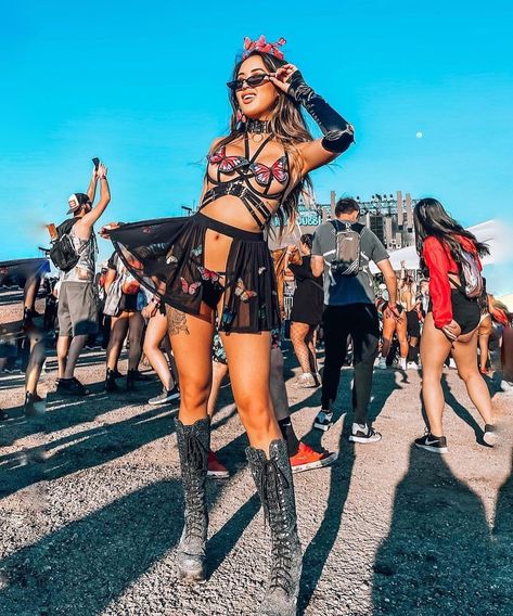 Taken at Ubbi Dubbi Festival ‘21! ❤️ Ennis, Texas! 🇺🇸 #UsaEDMFamily #EDMFamily #UbbiDubbiFestival #UbbiDubbi #UbbiDubbi2021 #RaveBabes… Ubbi Dubbi Outfits, Ennis Texas, Rave Fits, Festival Outfits, Instagram Profile, Texas, Festival