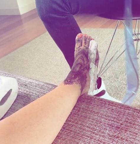 OMG!!!😱 This is Jade's new tattoo!!🔥 Jade Thirlwall Tattoo, Jade Thirlwall, Leg Tattoos Women, My Kind Of Woman, New Tattoo, Foot Tattoo, Foot Tattoos, Little Mix, Leg Tattoos