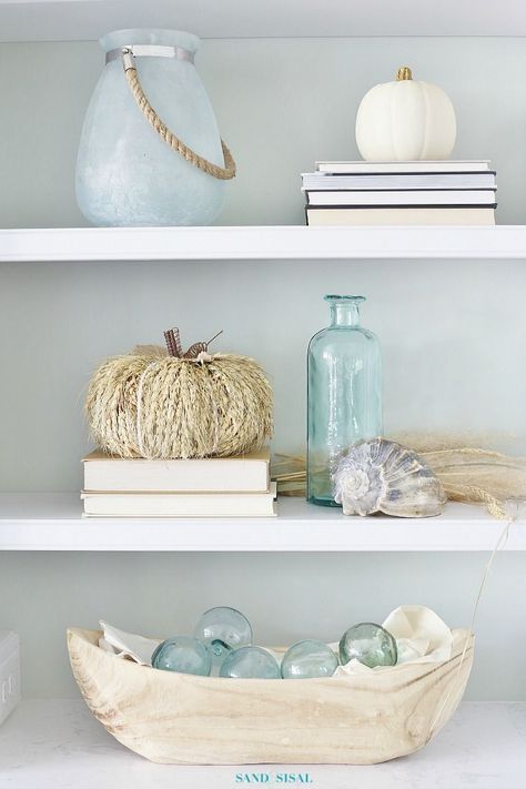 Coastal Fall Decor Home Tour Neutral Fall Color Palette, Coastal Fall Decor, White Pumpkin Decor, Fall Decor Home, Styl Hampton, Coastal Fall, Fall Decorating Ideas, Decorating Bookshelves, Glass Floats