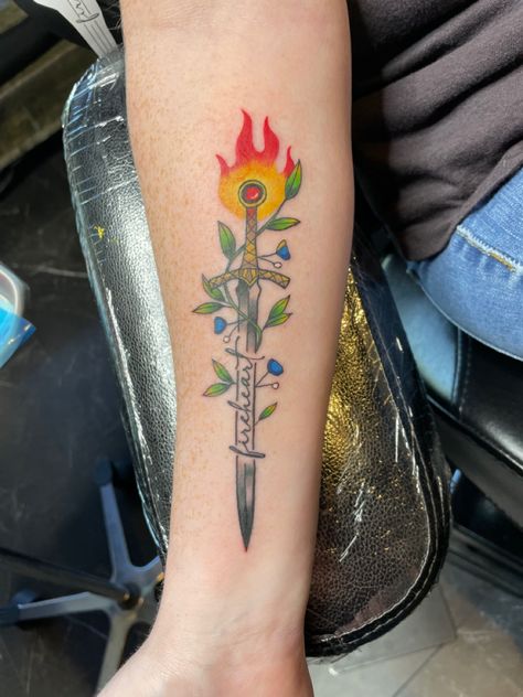 Throne of glass sword tattoo. Fireheart TOG SJM Tog Wyvern Tattoo, Goldryn Throne Of Glass Tattoo, Throne If Glass Tattoo, Throne Of Glass Tattoo Fireheart, Aelin Galathynius Back Tattoo, Aelin Galathynius Fanart Tattoo, Goldryn Tattoo, The Thirteen Tog Tattoo, Kingsflame Flower Tattoo Tog