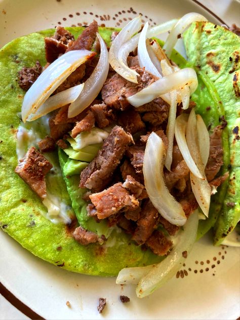 Tortillas de nopal, chia y ajonjolí aguacate, carne azada y cebolla Tortillas, Chia, Meal Prep, Tacos, Ethnic Recipes