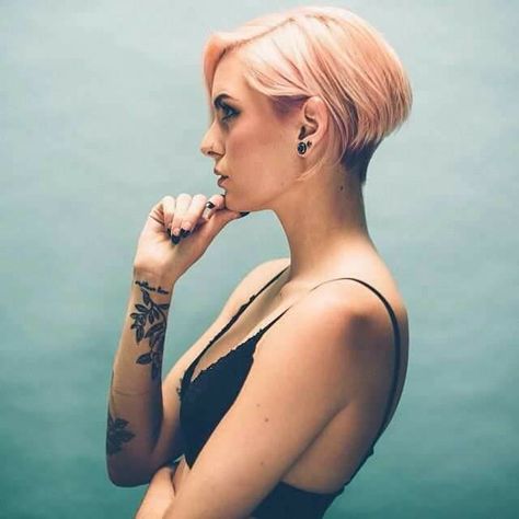 Bob Undercut, Wedge Haircut, Choppy Bob Hairstyles, Trendy Haircuts, 짧은 머리, Pastel Hair, Trending Hairstyles, Hair Envy, Grunge Hair