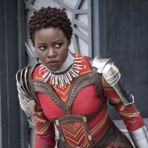 27 Kick-Ass Female Superheroes You'll Love If Wonder Woman Is Your Favorite Black Panther Women, Female Black Panther, Black Panther Character, Black Panther 2018, Mrs Hudson, Inspiring Books, Lupita Nyongo, Lupita Nyong'o, Costume Women