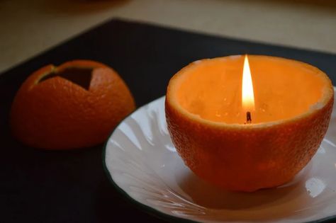 Diy Orange Candle, Diy Outdoor Candles, Orange Peel Candle, Orange Peels Uses, Sustainable Christmas Decorations, Make A Candle, Expensive Candles, Christmas Candles Diy, Homemade Candle