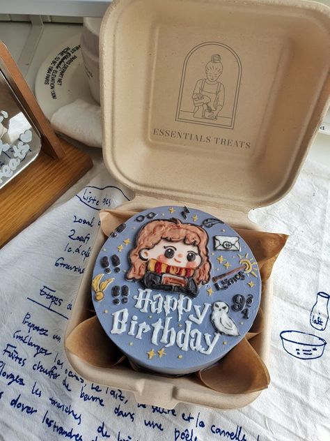 Harry Potter Birthday Cake Ideas, Harry Potter Theme Cake, Harry Potter Birthday Cake, Harry Potter Bday, Harry Potter Food, Funny Birthday Cakes, Simple Cake Designs, Harry Potter Birthday Party, Mini Cakes Birthday