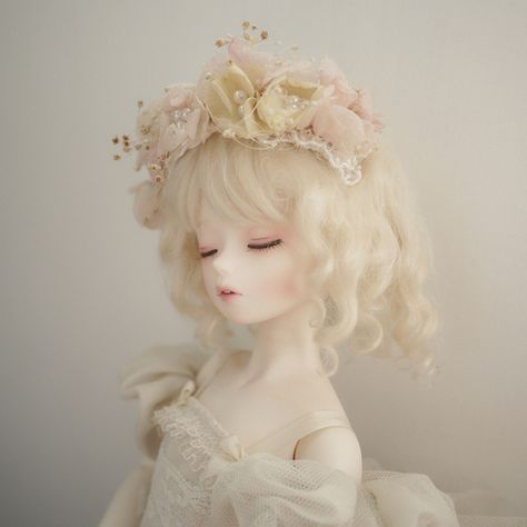 olmmm:  flower by likethestar on Flickr. Flower Doll, Bjd Dolls Girls, Doll Aesthetic, Dragon Earrings, Ball Jointed Doll, Victorian Dolls, Living Dolls, Pink Girly Things, Doll Repaint