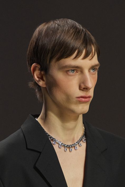 Male Beauty Editorial, Greece Men, Fendi Fall 2022, Male Neck, Hairstyles Model, Man Hairstyle, Milan Men's Fashion Week, Runway Hair, Menswear Accessories