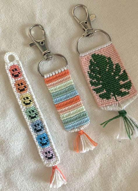 Making Yarn Bracelets, Embroidery Floss Keychain, Crochet Alpha Pattern Bookmark, Friendship Bracelet Bookmark, Alpha Pattern Keychain, Book Mark Alpha Pattern, Alpha Bracelet Keychains, Alpha Friendship Bracelet Keychain Patterns, Floss Bracelets