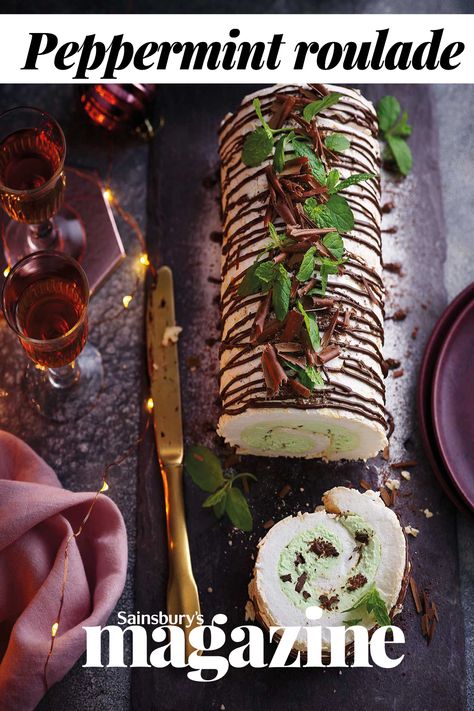 After Eight-inspired gluten-free roulade filled with peppermint cream. Get the Sainsbury's magazine recipe Christmas Roulade, Gluten Free Christmas Desserts, Fudge Cheesecake, Meringue Recipes, Perfect Meringue, Meringue Roulade, Roulade Recipe, Cheesecake Pancakes, Meal With Friends