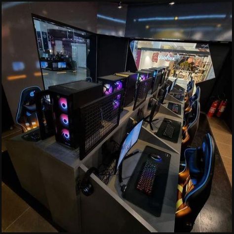 Set Up Gamer, Gamer Headset, Games Room Inspiration, Gaming Lounge, Game Arena, Gaming Center, Game House, Game Cafe, Internet Cafe