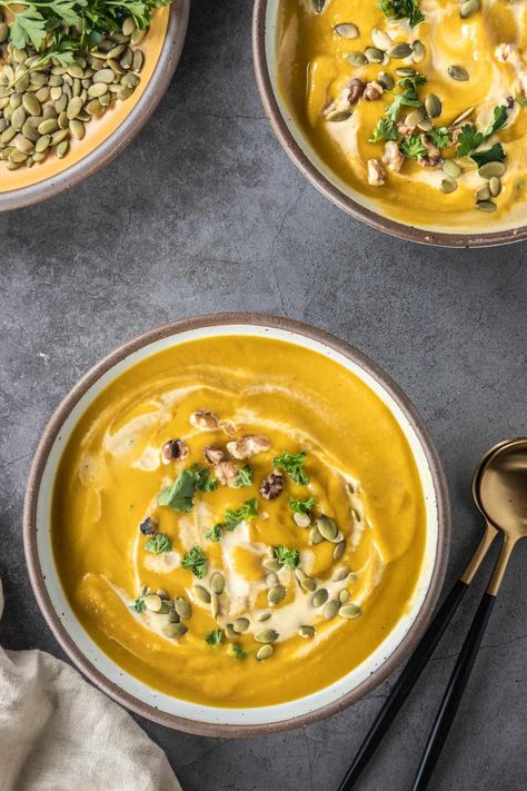 Pumkin Soup, Chicken Lime Soup, Spicy Soup Recipes, Roasted Pumpkin Soup, Spicy Pumpkin Soup, Dinner Board, Guatemalan Recipes, Roast Pumpkin Soup, Curried Butternut Squash Soup