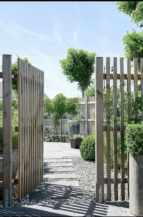 Vertical Modern Fence, Long Island Garden Ideas, High Elevation Gardening, Practical Home Decor, Coastal Gardens, Fence Landscaping, Have Inspiration, Vegetable Garden Design, Pergola Patio