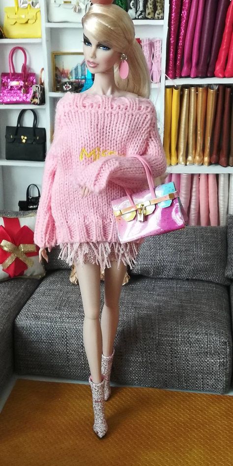 The perfect pink swether! So cozy and stylish! The whole outfit is a not have! Doll and other accessories are not included! Sleeveless Sweaters, Accessoires Barbie, Barbie Miniatures, Barbie Dolls Diy, Glam Doll, Sweater Vests, Barbie Style, Barbie Vintage, Barbie Fashionista