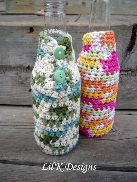 Glass Bottle Cozy Beer Bottle Cozy, Crochet Cozies, Crochet Beer, Baby Born Kleidung, Knitted Decor, Bottle Cozy, Cozy Diy, Crochet Coffee Cozy, Bottle Cozies