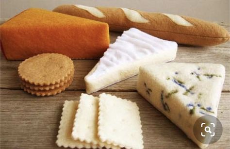 Felt Cheese, Cheese And Cracker Platter, Felt Food Diy, Felt Food Patterns, Felt Play Food, Pretend Food, Cheese Platter, Food Patterns, Toy Food