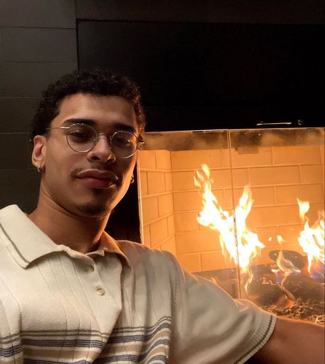 Mixed Guys With Glasses, Black Guy With Glasses Aesthetic, Nerdy Black Men, Black Men With Glasses, Nerdy Black Guy, Black Man Glasses, Black Men Aesthetic, Black Man With Glasses, Poc Men