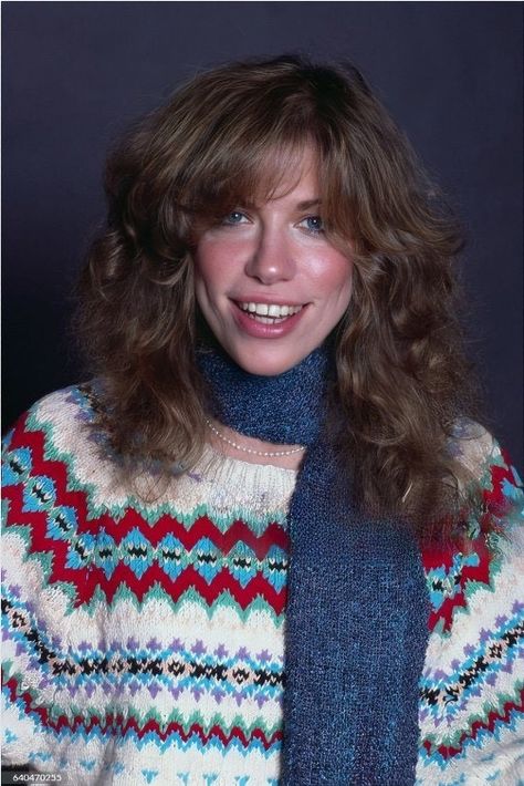 Carly Simon - Coming Around Again Check more at https://tops.vietut.com/51a50538e3898bd6/ Lynn Goldsmith, Carly Simon, Christmas Sweaters, Getty Images, Winter Fashion