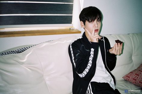 Soobin Cover Photo Facebook, Txt Cover Photo, Soobin Birthday, Cover Photoshoot, Txt Pics, Txt Wallpaper, Taehyun Hueningkai, Beomgyu Taehyun, Wallpaper Laptop