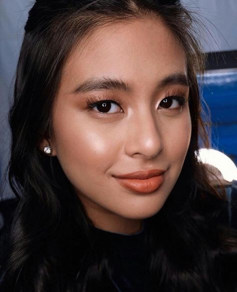 Make Up For Morena Skin Filipina, Make Up For Morena, Grad Makeup, Butterbean's Cafe, Grad Hair, Gabbi Garcia, Face Drawing Reference, Instagram Wallpaper, Asian Makeup