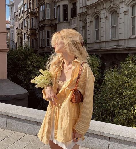 Mila Mikhailov, Europe Summer Outfits, Farmers Market Outfit, Market Outfit, European Summer Outfits, Estilo Boho Chic, Yellow Outfit, Summer Lookbook, European Summer