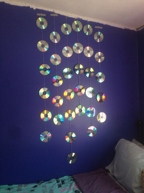 Cd Hanging Decorations, Cd Backdrop, Cd Wall Decor, Diy Cd, Cd Wall, Cd Diy, Diy Space, Grunge Clothing, 90s Party