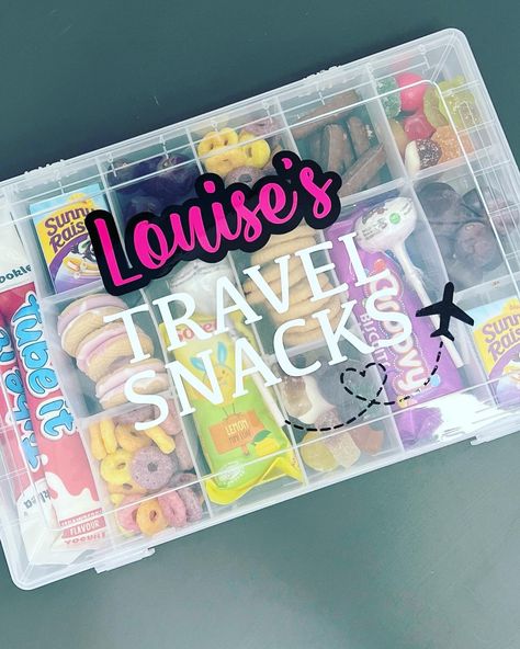 Holiday season is nearly upon on us so why not have a stress free journey with our personalised snack boxes. All of our snack boxes are made from food safe plastic and are BPA free.  Simply fill the compartments with your favourite snacks for a stress free journey or a night at home on the sofa.  The wording and image can be changed. The boxes have 18 compartments but the inserts can be removed to make the compartments slightly larger. The box measures 27x17x4cm so will fit perfectly in your hand luggage 😊 Snack Box For Plane, Snack Trolley, Snack Box Ideas, Snacks Road Trip, Roadtrip Snacks, Plane Snacks, Car Snacks, Food Trolley, Trip Snacks