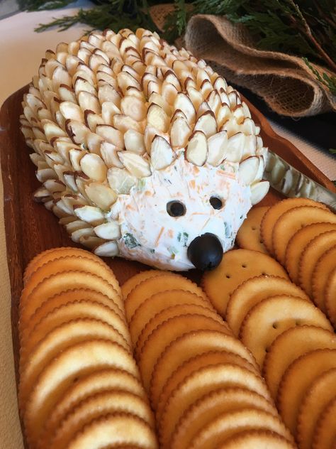 Woodland Theme Shower Food, Woodland Creature Desserts, Porcupine Cheeseball Woodland Party, Woodland Creature Food Ideas, Woodland Animal Birthday Party Decoration, Forest Animal Wedding, Forest Party Snacks, Woodsy Food Ideas, Woodland Theme Appetizers