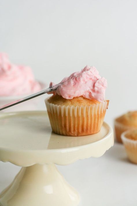 How To Decorate Cupcakes, Decorate Cupcakes, Canadian Food, Cupcake Frosting, Food Culture, How To Decorate, Cupcakes Decoration, Cupcake Cookies, Yum Yum