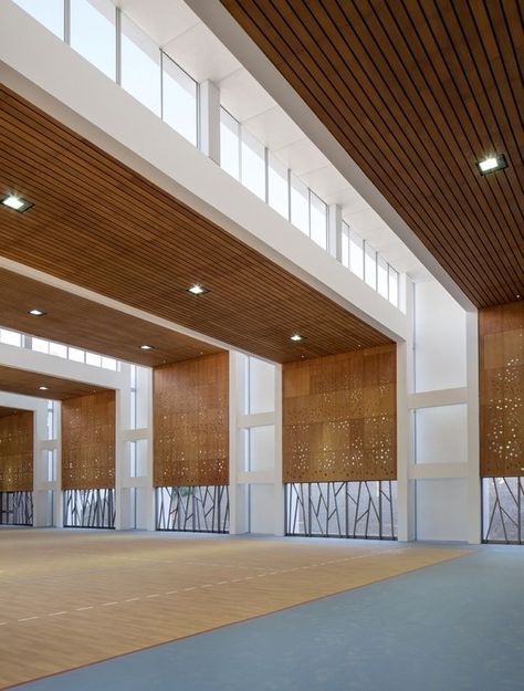 Gymnasium Architecture, School Gymnasium, College Gym, العمل الجماعي, Auditorium Design, Multipurpose Hall, Mosque Design, Arsitektur Masjid, Hall Interior