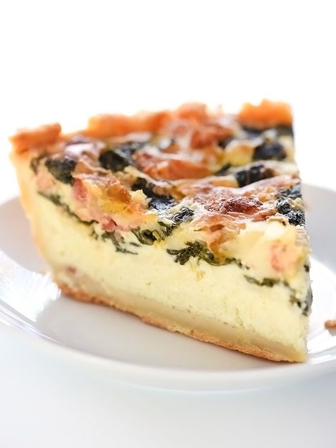 YUM!! This deep dish quiche recipe has a tender cream cheese crust that bakes up light and fluffy. Greek yogurt adds a tang and creaminess to the fluffy egg center baked with spinach, sautéed leeks, and crunchy bacon bits. Spinach Leek, Bacon Quiche Recipe, Bacon Spinach Quiche, Deep Dish Pizza Recipe, Bacon Quiche, Foodie Crush, Quiche Recipes, Breakfast Brunch Recipes, Spring Recipes