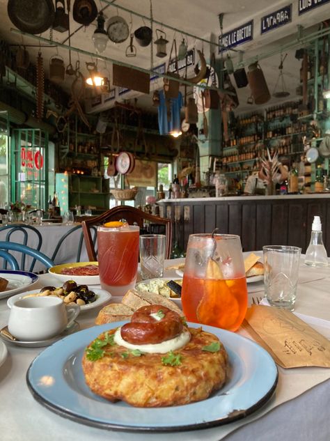 Where to Eat in Buenos Aires: 5 Great New-ish Restaurants Argentinian Restaurant, Buenos Aires Food, Buenos Aires Itinerary, Buenos Aires Day Trips, Best Restaurants Buenos Aires, Visit Argentina, Vegetarian Menu, Brunch Restaurants, Middle Eastern Dishes