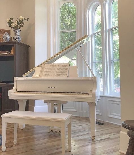 em on Twitter: "slow sunday… " Grand Piano Room, Piano Living Rooms, Old Money House, White Piano, Inside A House, Piano Studio, Piano Room, Piano Sheet, Music Room