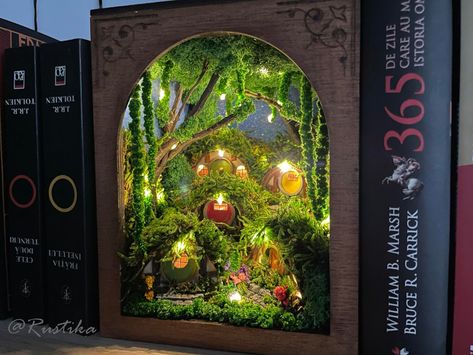 Hobbit village book nook, a project I wanted so bad 😊 #hobbithouse #hobbitvillage #magical #booknook #miniatures #hobbitdiorama #shelfinsert Book Nooks Lord Of The Rings, Hobbit Book Nook, Lotr Book Nook, Booknook Forest, Booknook Miniature, Lantern Diorama, Hobbit Village, Bookish Crafts, Hobbit Book