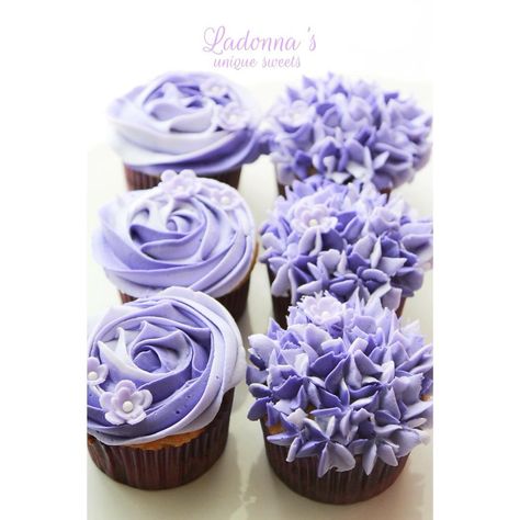 Purple Birthday Cupcakes For Women, Light Purple Cupcakes, Violet Cupcakes, Purple Floral Cupcakes, Purple Frosting, Chocolate Cupcakes Purple Frosting, Unique Sweets, Marble Chocolate, 80 Birthday