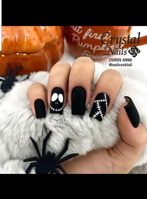 Black Halloween Nails Short Square, Short Square Nails Design Ideas Halloween, Easy Fall Nails Designs, Simple Halloween Nail Designs Square, Short Square Acrylic Nails Designs Halloween, Short Square Dip Nails, Fall/halloween Nails Square, Square Dip Nails, Short Square Fall Nails