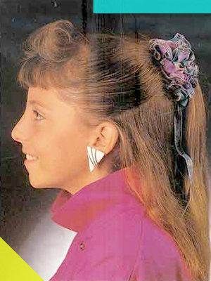 '90s fashion flashback: Scrunchies, slap bracelets and more - TODAY.com Scrunchies 90s, Emily Elizabeth, Hair Clips 90s, The 90s Fashion, Scrunchies Diy, Hairstyle Inspo, Slap Bracelets, Hair Scrunchies, 90s Nostalgia