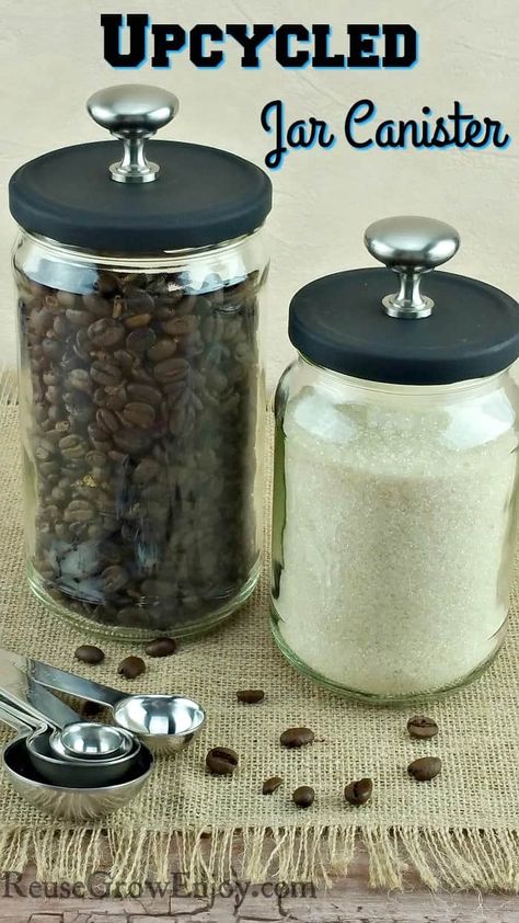 Hang on to all those glass jars. Add a little paint and pretty knobs to make canisters. These are prefect for holding coffee and sugar in the kitchen or toiletries in the bathroom. Diy Canister, Upcycle Jars, Easy Upcycle, Diy Kitchen Projects, Upcycle Crafts Diy, Coffee Jars, Baby Food Jars, Diy Upcycle, Jar Diy