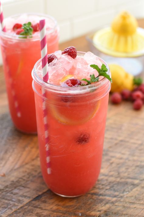 Sparkling Raspberry Lemonade | NoBiggie Kahlua Drinks, Lemon Seeds, Lemon Juicer, Perfect Summer Drink, Raspberry Recipes, Refreshing Summer Drinks, Lemon Lime Soda, Diet Soda, Raspberry Lemonade