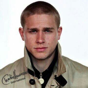 .. Pete Green Street Hooligans, Pete Dunham, Russian Men, Dark Men, Jax Teller, Green Street, Hair Icon, Charlie Hunnam, Shaved Head