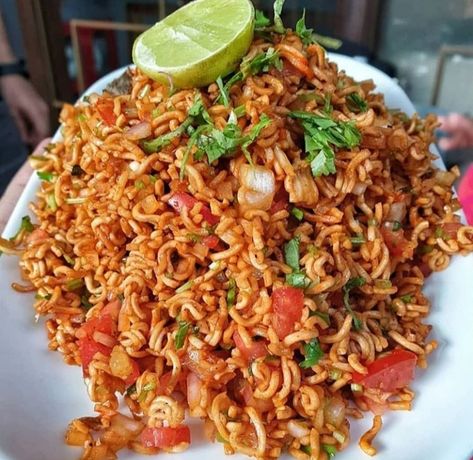 Chats Recipe, Food Pic, Chaat Recipe, Indian Breakfast, Indian Street Food, Indian Snack Recipes, Indian Snacks, Buffet Food, Bangles Bracelets