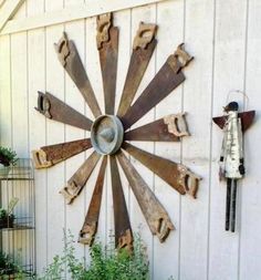 An old saw starburst... how fun for garden art! Garden Diy Decoration Ideas, Veranda Design, Taman Diy, Porch Design Ideas, Flea Market Gardening, Jardim Diy, Diy Outdoor Decor, Porch Design, Art Garden